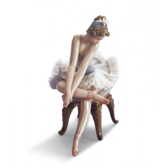 Figura de porcelana Lladró Ballet mirando la zapatilla
