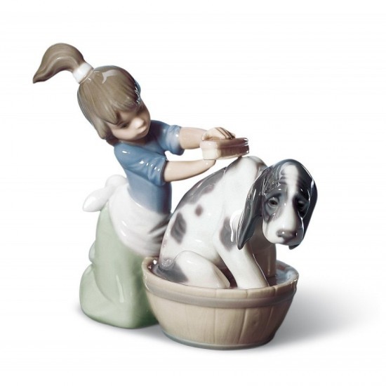 Figura de porcelana de Lladró Lavando al perro