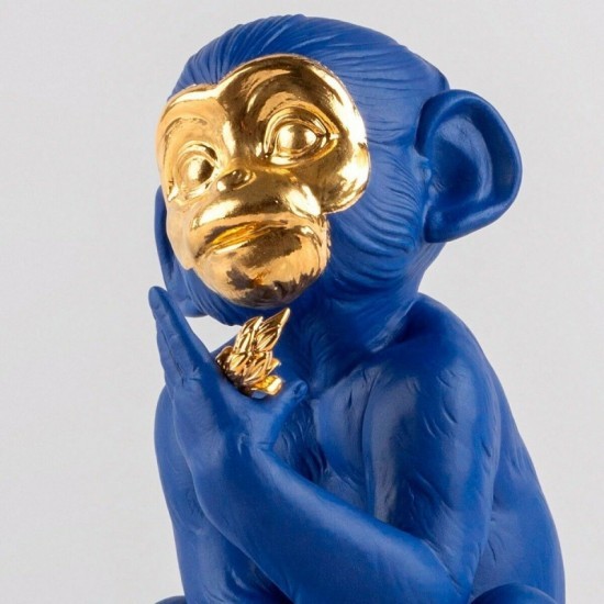 Figurine en porcelaine de Lladró d'un singe bleu-or_detail