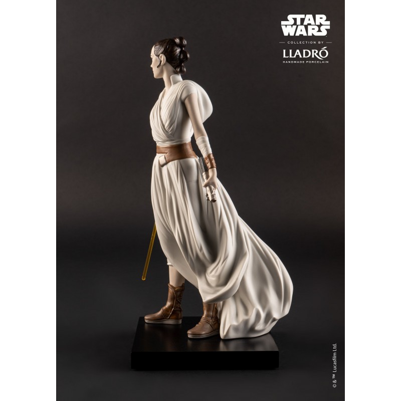 Figurine en porcelaine de Lladró_Star Wars Rey_profil gauche