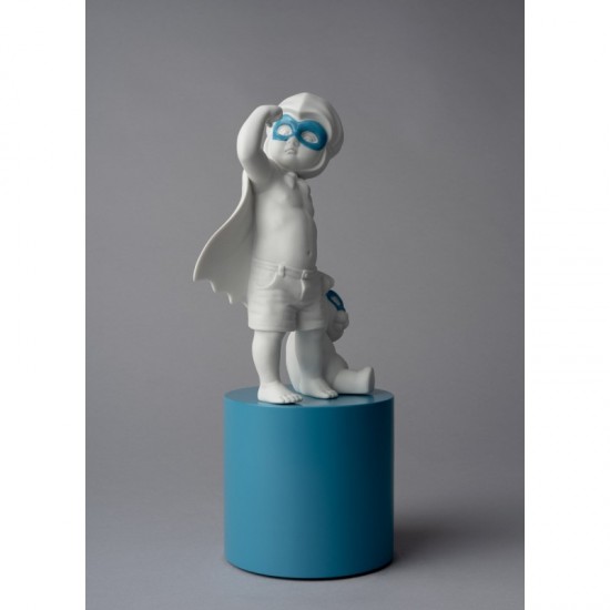 Figura de porcelana Lladró Bebé superheroe con osito de peluche
