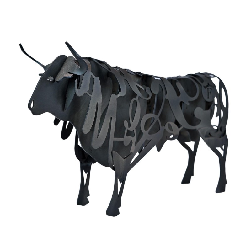 Metal sculptura of the Black Bull Forjasport_view 3