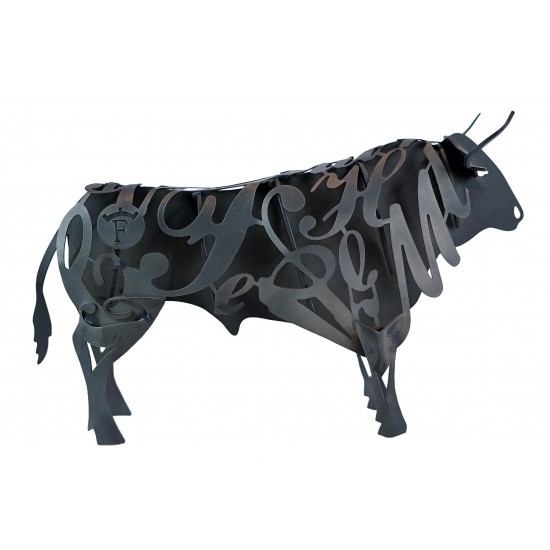 Metal sculptura of the Black Bull Forjasport_view 2