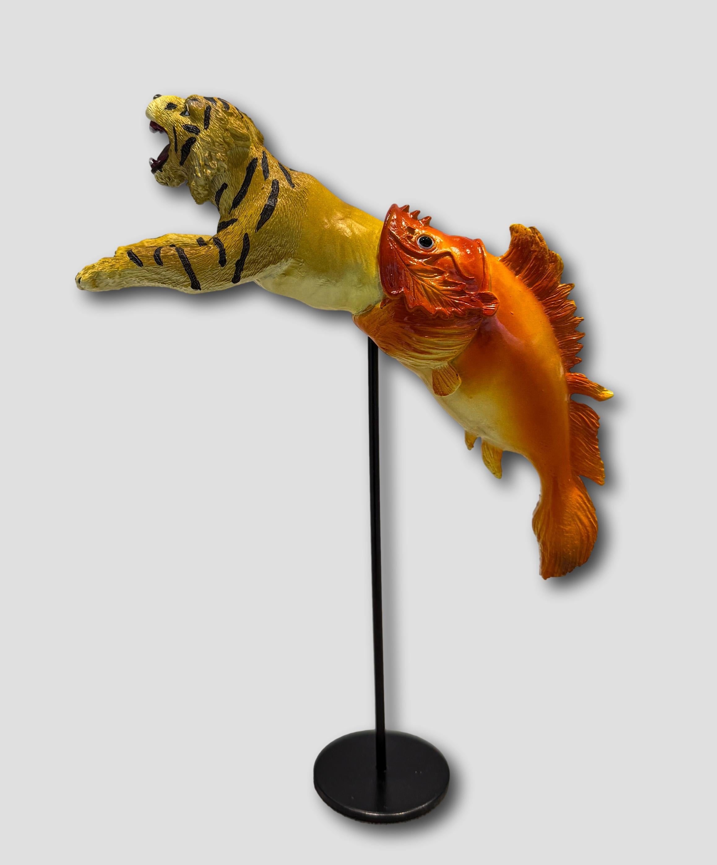 Pez comiendo un tigre Dali